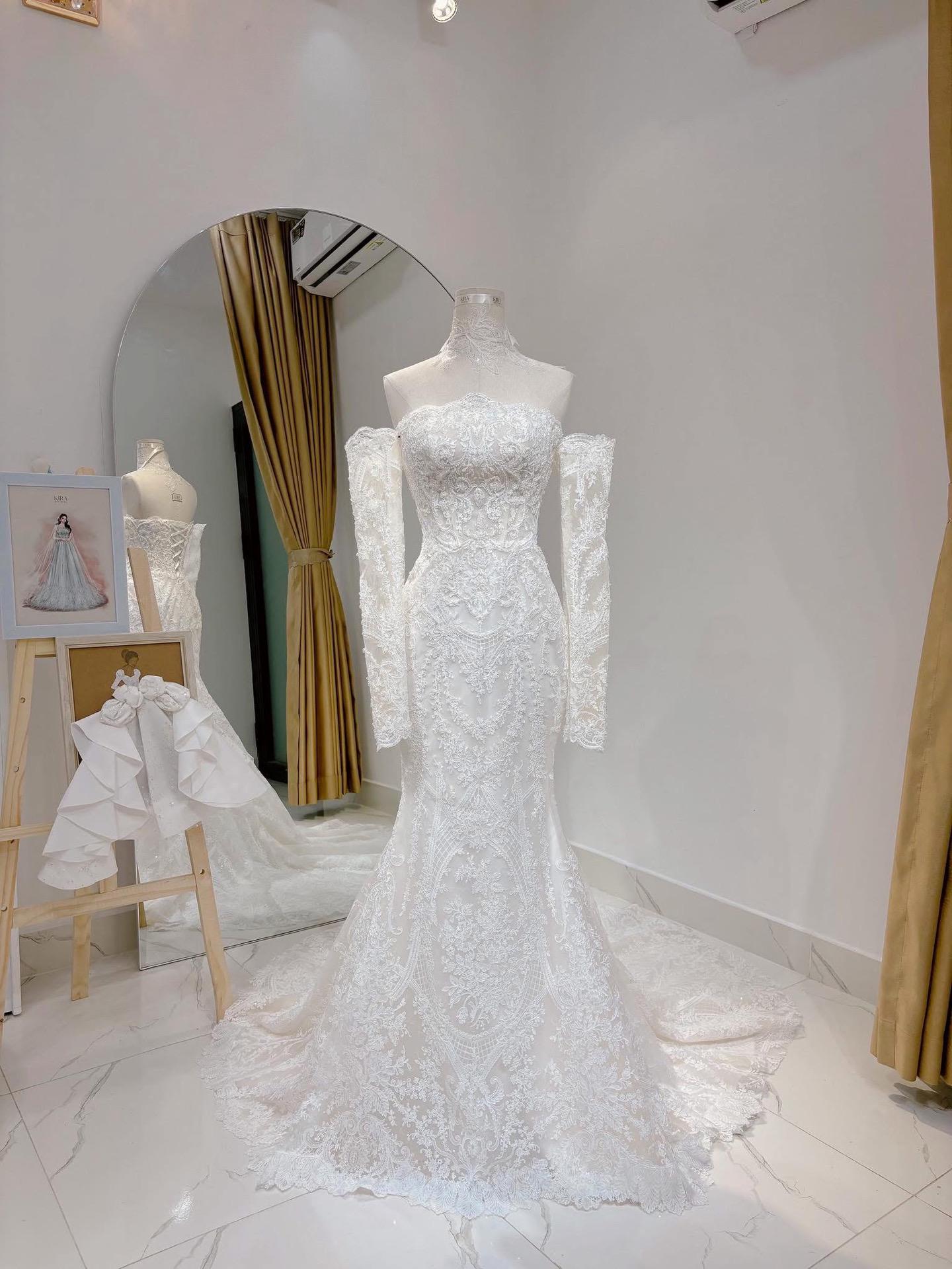 Pinterest inspiration reference for Franziska's dramatic neckline mermaid wedding dress direction