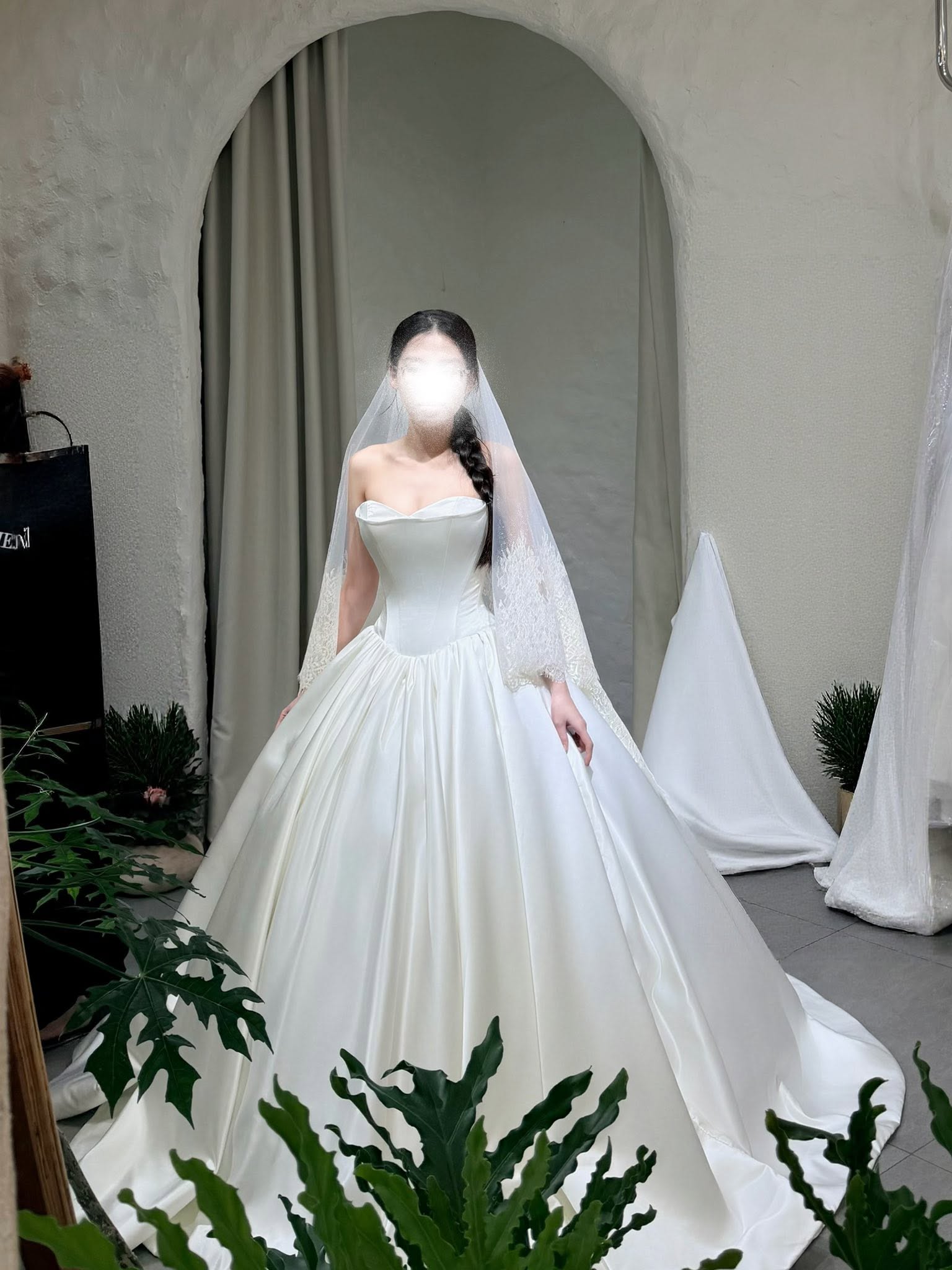 Snow White-inspired princess ball gown reference for Su's custom Mikado silk wedding dress direction